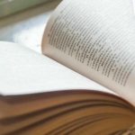 varfor-du-bor-ersatta-sociala-medier-med-en-bok-innan.jpg
